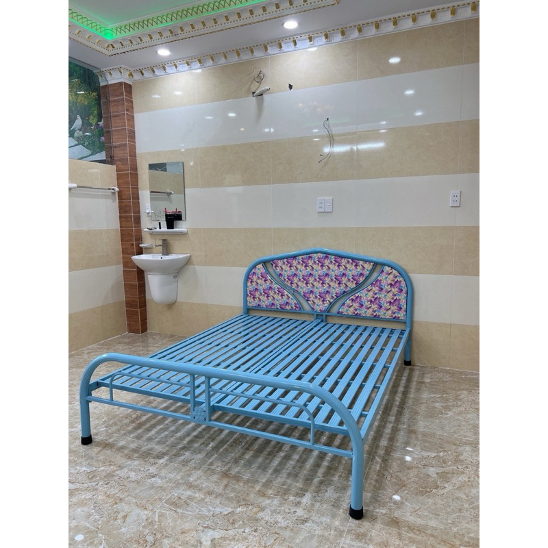 Giường sắt 1m6x2m màu xanh dương tháo lắp dễ dàng