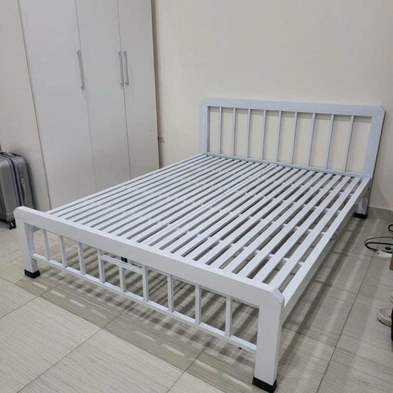 Giường sắt hộp vuông 1m6x2m màu trắng