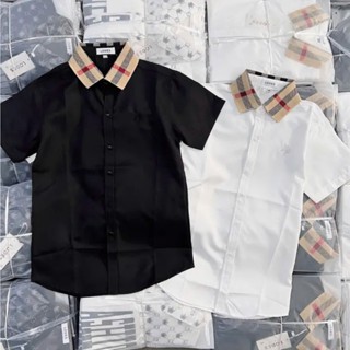 Áo sơ mi nam tay ngắn thêu hình con ngựa trước ngực, cổ dệt có 2 màu trắng và đen