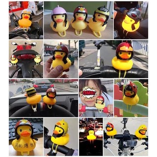 Vịt đội mũ bảo hiểm siêu kute treo ghi đông xe có đèn phát sáng cực đẹp - SP000558