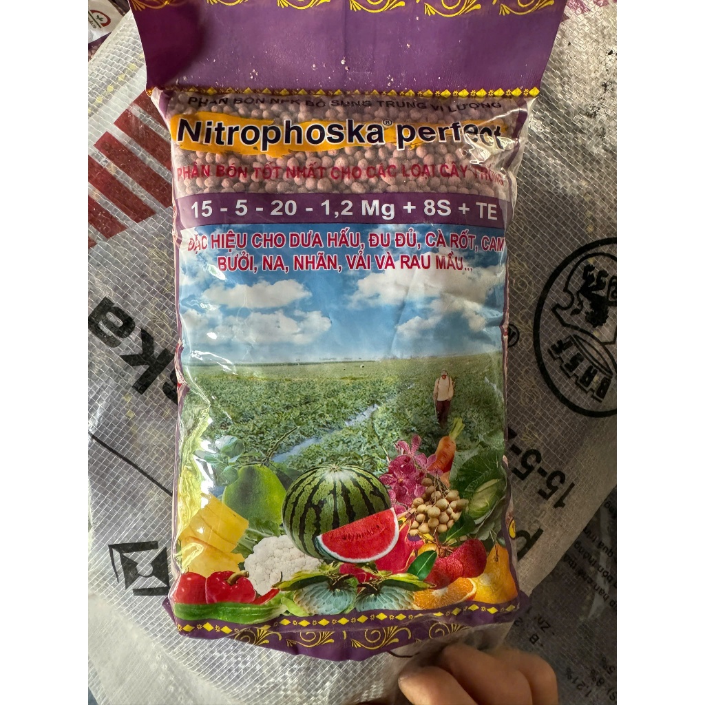 Phân bón NPK 15-5-20 + TE Nitrophoska perfect (1kg) chuyên dùng cho hoa & cây ăn trái