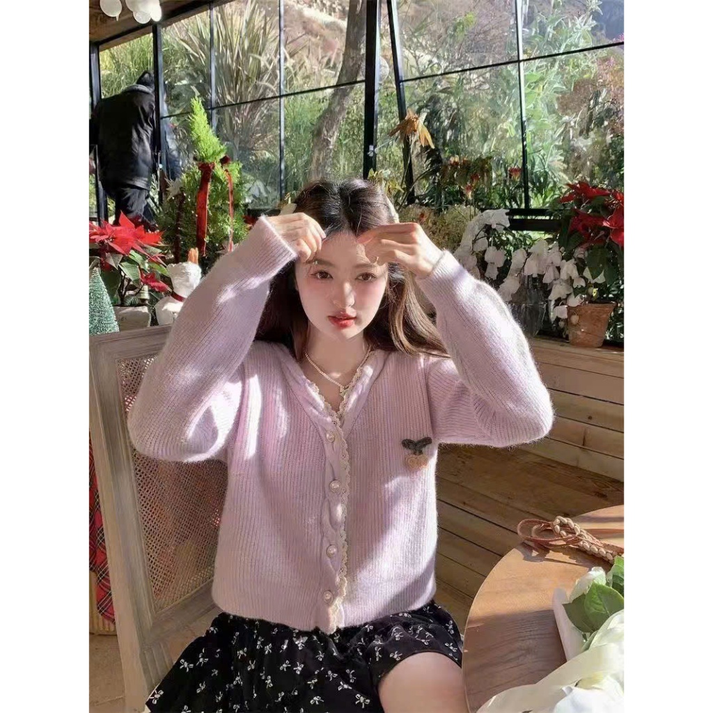 Áo cardigan hồng Yummy có hoa thêu, Áo khoác len caridgan dáng ngắn phong cách ngọt ngào | BigBuy360 - bigbuy360.vn