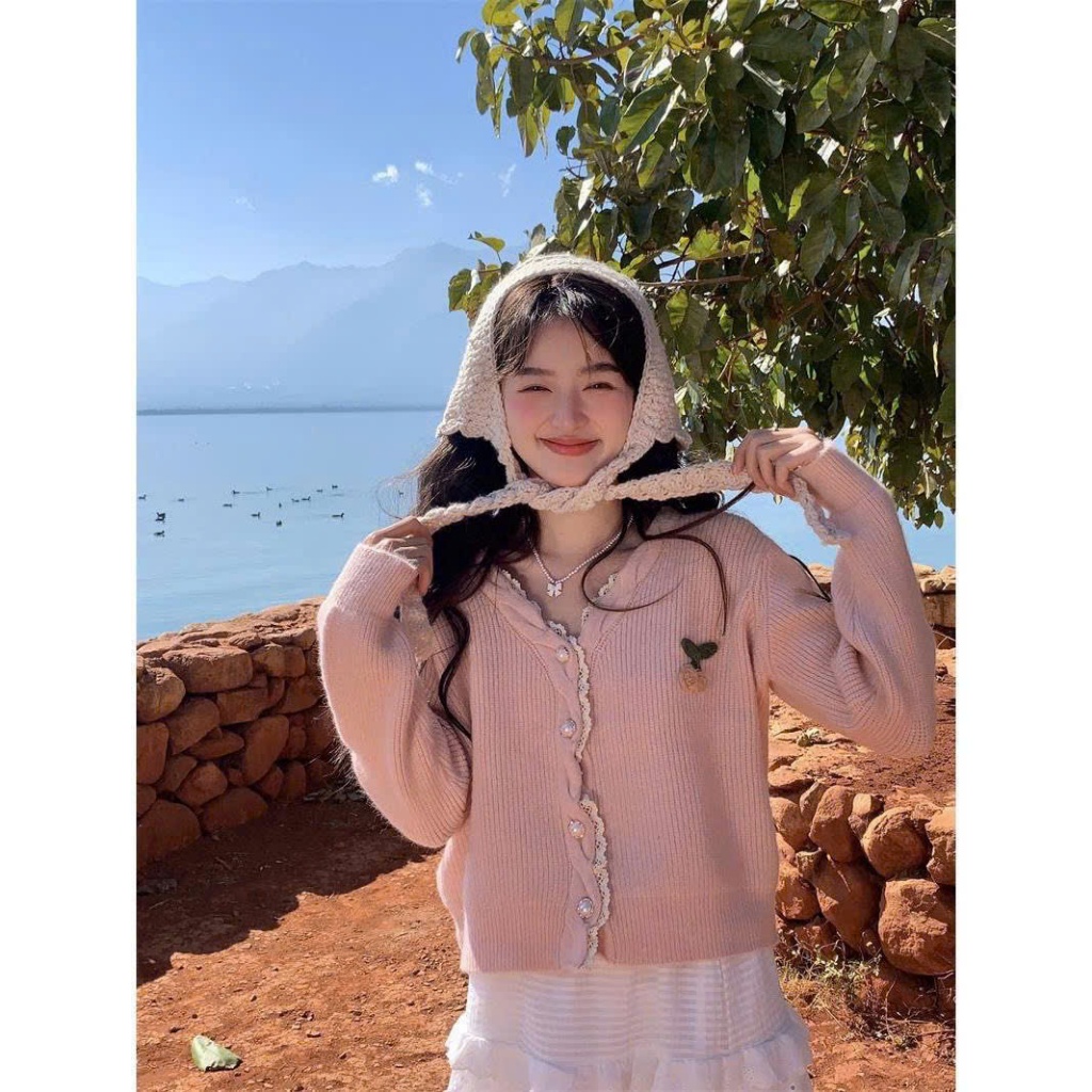 Áo cardigan hồng Yummy có hoa thêu, Áo khoác len caridgan dáng ngắn phong cách ngọt ngào | BigBuy360 - bigbuy360.vn