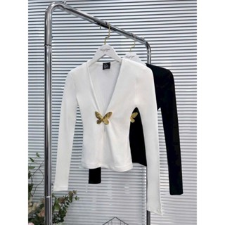 Áo kiểu tay dài cổ V đính tag bứm vàng trơn cực hot , chất thun bozip mềm mịn