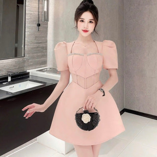 Váy cúp tay bồng eo trong