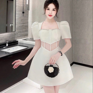 Váy cúp tay bồng eo trong