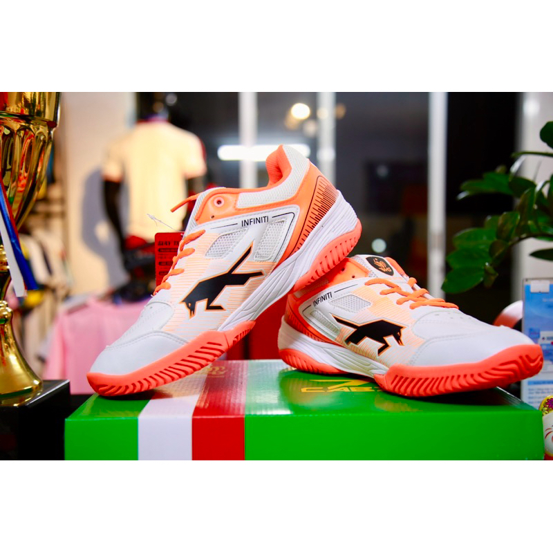 Giày bóng chuyền CABETO INFINITI màu trắng cam: Chuyên cầu lông, pickleball, bóng bàn ..