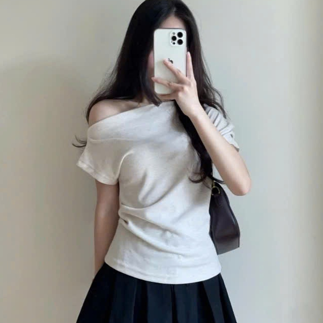 Áo thun nữ lệch vai xếp ly cánh rơi sườn nhún eo điệu đà form vừa chất vải lông thỏ cao cấp A383 SUTANO | BigBuy360 - bigbuy360.vn