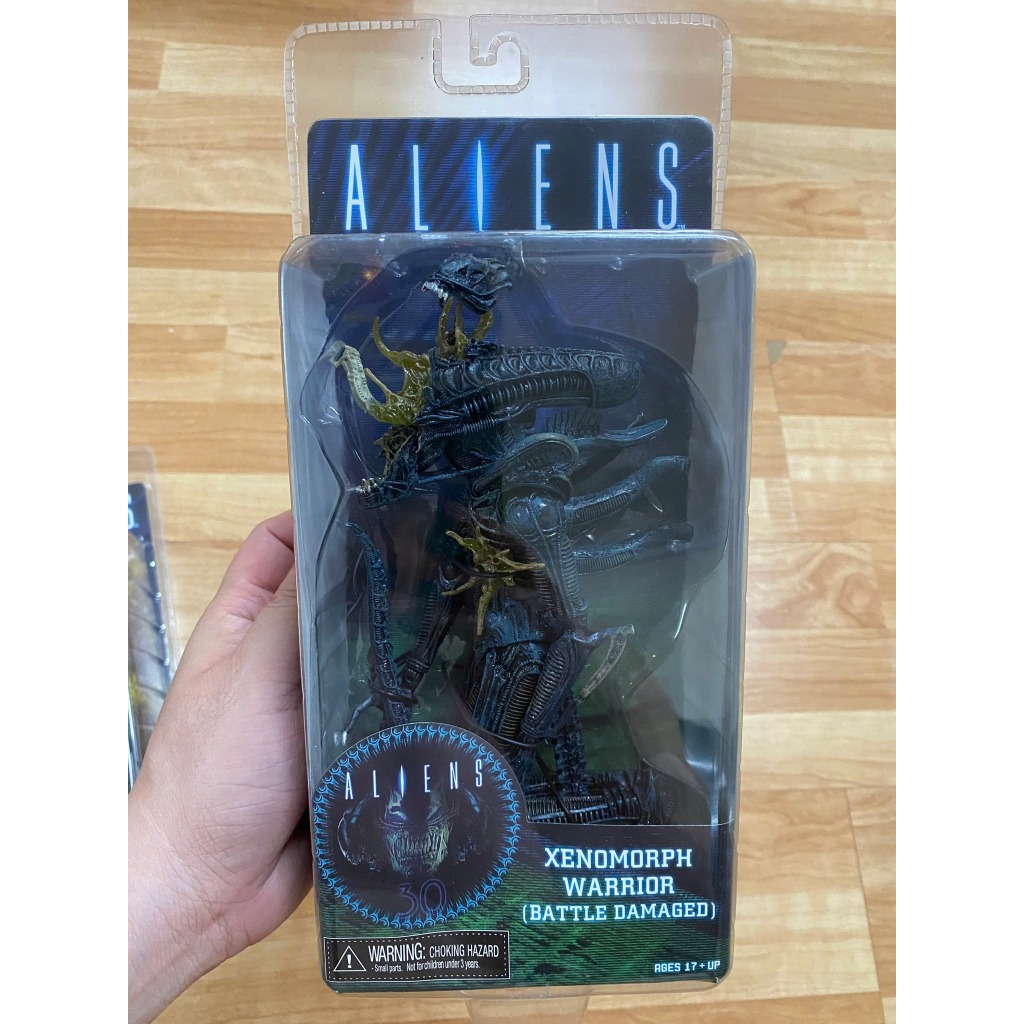 Mô hình NECA Alien Xenomorph Warrior Blue (Battle Damaged)