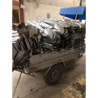Xẻng nhọn cán típ sắt