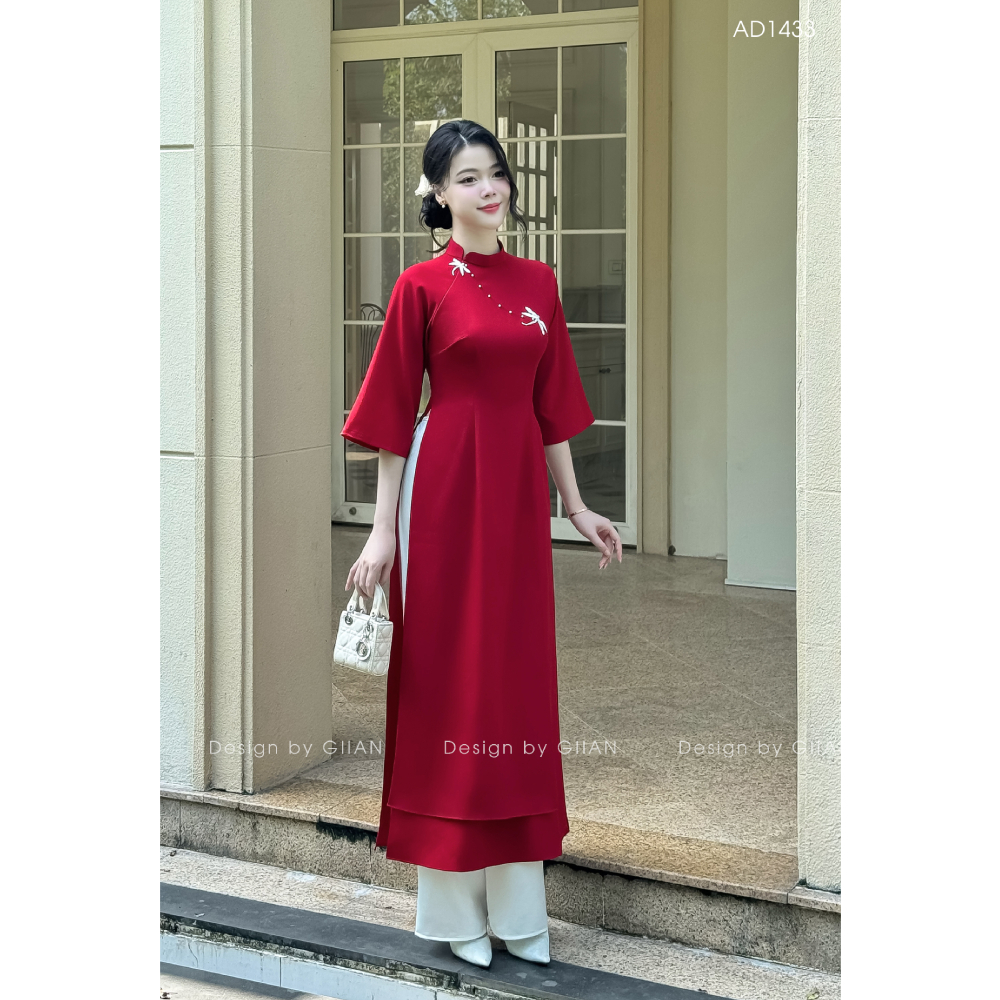 Áo dài cách tân đỏ Giian thiết kế 4 tà xếp tầng cách điệu cổ lệch đính họa tiết hồ điệp phối tay lỡ 