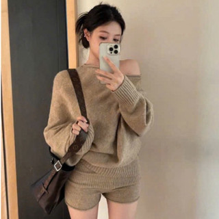 Set Áo Len Tăm Trễ Vai Cánh Dơi Mix Quần Short Ôm Body Chất Len Tăm Dày Dặn Nữ Tính Phong Cách Thời Trang Hot Trend . 