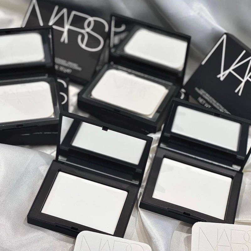 Phấn nén NARS Light Reflecting Setting Pressed Powder