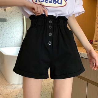 Quần short đính nút lưng dúng