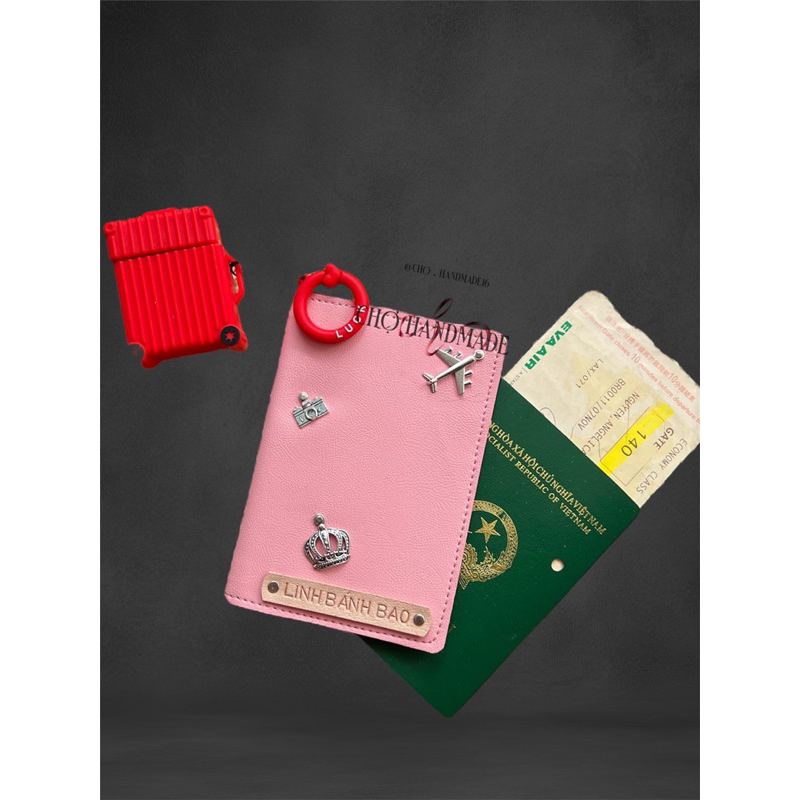 (chat chốt tên-chọn màu) vỏ hộ chiếu 3 charm- passport cover khắc tên nhiều màu giá rẻ- bao hộ chiếu đơn giản