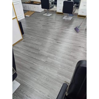 SÀN NHỰA GIẢ GỖ có keo sẵn giá rẻ dày 2mm dài 45cm rộng 15,2cm.