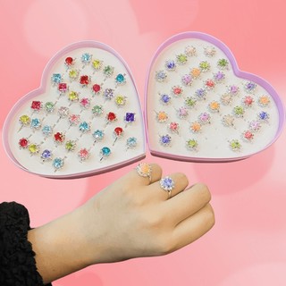 Hộp 36 chiếc nhẫn hình bông hoa đa màu sắc có thể chỉnh kích thước - SP000611