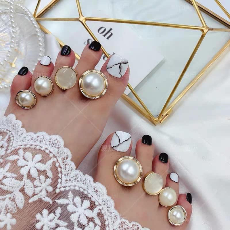 Tách ngón chân  sang chảnh làm mẫu chụp ảnh
