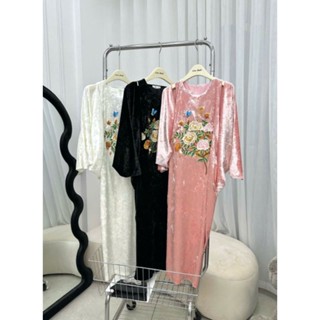 Váy nhung nhám sát nách dáng xuông thêu hoa bướm xuân