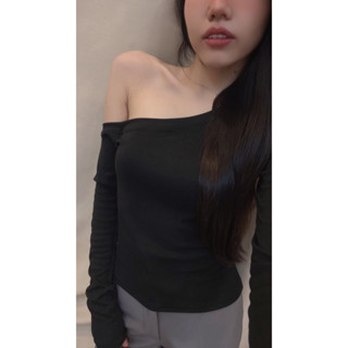    M39   Áo thun kiểu lệch vai tay dài phom áo baby tee năng động dáng áo trơn 