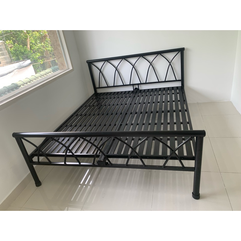 Giường sắt khung tròn kiểu đan chéo 1,6mx2m