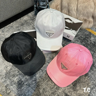 Cặp mũ bucket và lưỡi trai prada gió