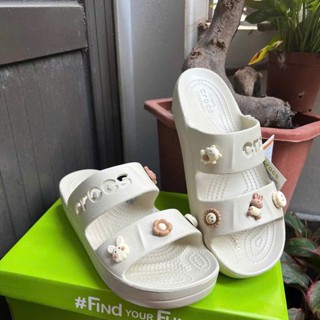 Dép Cross 2 Quai Đế Bằng Cao Cấp Tặng 8 Chram Ngẫu Nhiên , Dép Crocs Đế Cao 4cm Chất Liệu Eva Mẫu Mới Tặng Kèm 8 Chram