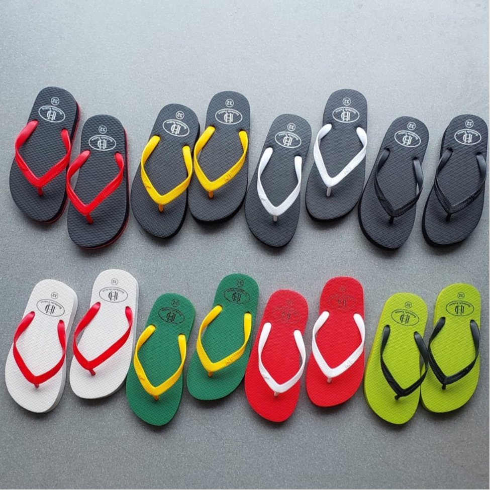 dép xỏ ngón bé trai (form nhỏ đặt tăng 1 size), chất liệu cao su dẻo, mềm, chống trơn trượt, mang êm chân, size 25-39.