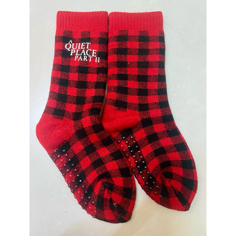 Đôi vớ phim "A Quiet Place - Part 2"