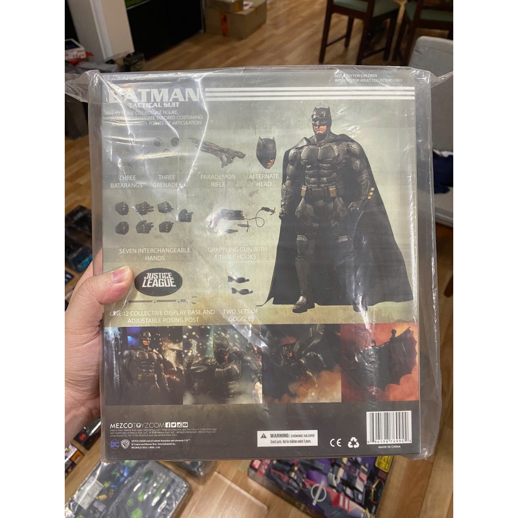 MEZCO Batman Tactical Suit (Justice League)