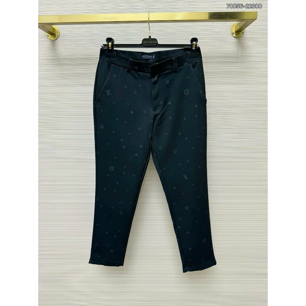 Quần Âu nam Lv 2024 cao cấp màu đen họa tiết in nền logo lv