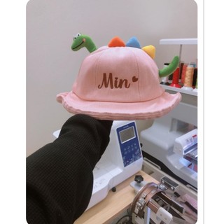   có quai  Mũ khủng long thêu tên bé phong cách Hàn Quốc màu bé trai bé gái đáng yêu 