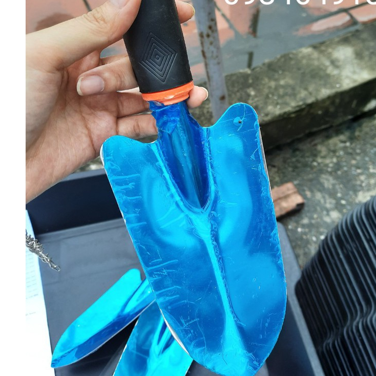 Xẻng làm vườn to chắc chắn