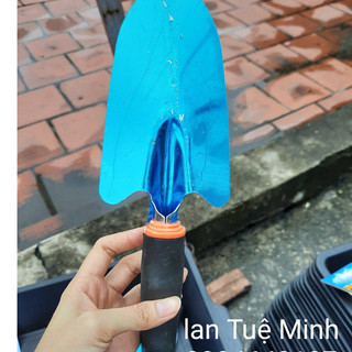 Xẻng làm vườn to chắc chắn