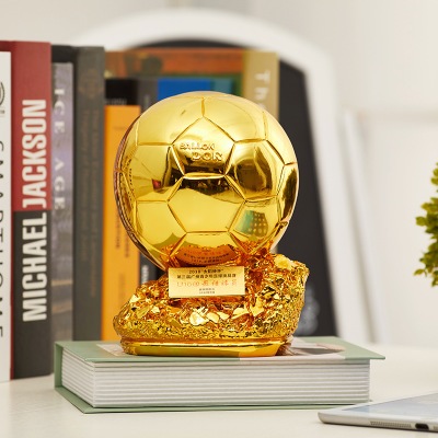 Mô hình cup quả bóng vàng