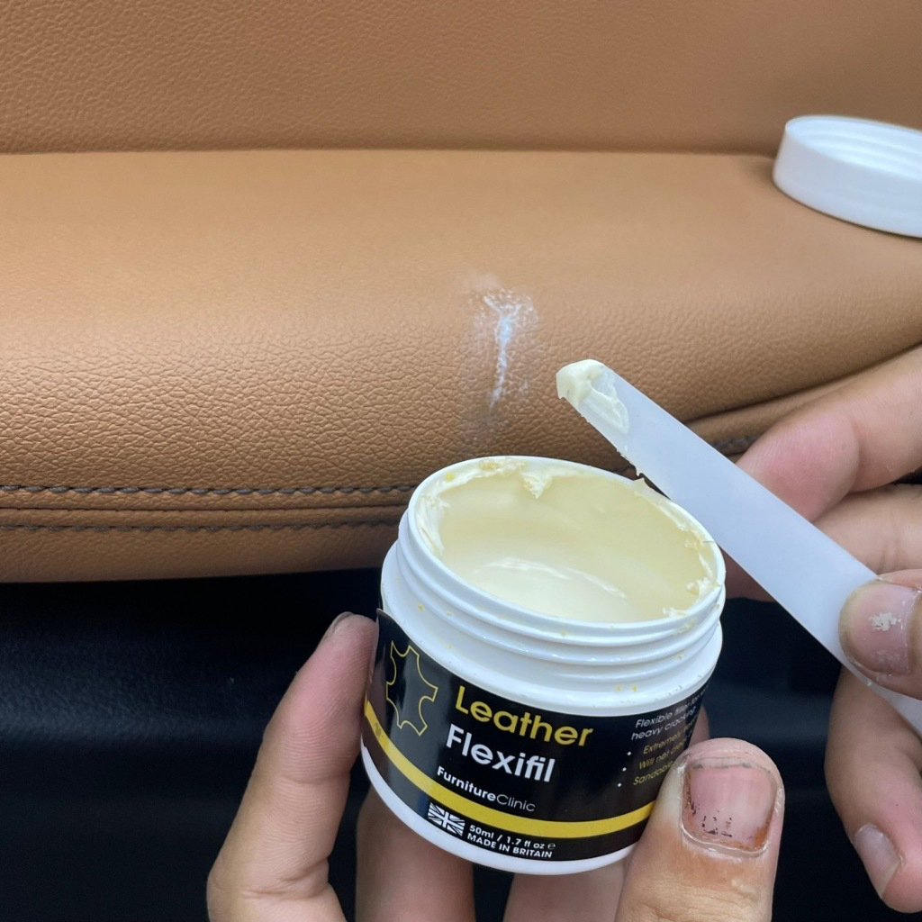 Ma tít dẻo hãng Furniture Clinic nước Anh giúp vá vết nứt vết trầy xước trên túi da, ghế da Flexifil