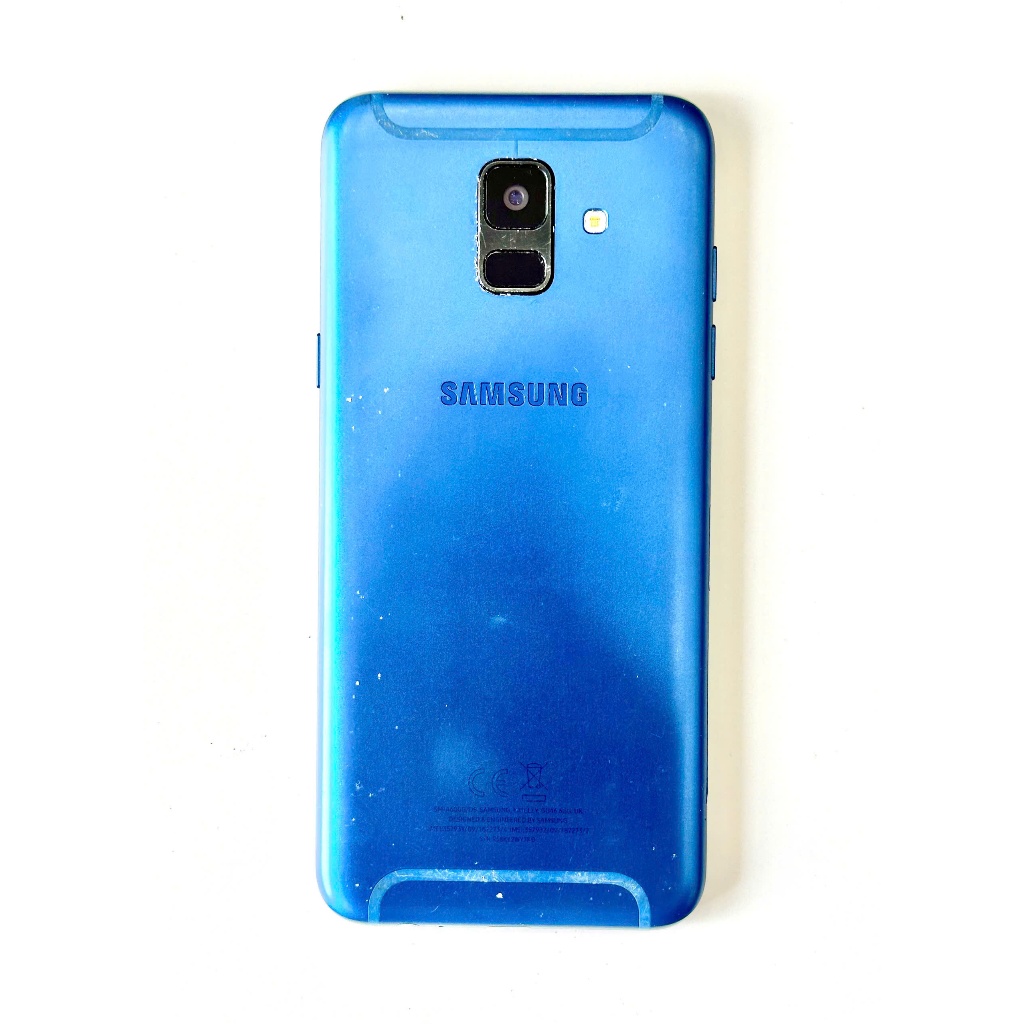 Cụm xác Samsung A6 sống full hư màn hình.