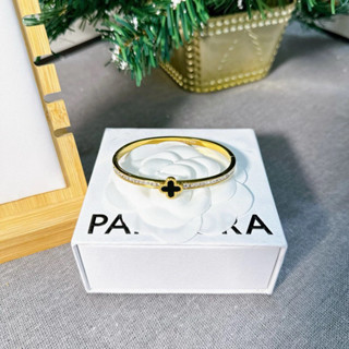  Vòng Tay Cứng titan cỏ  4 lá JULIA003 