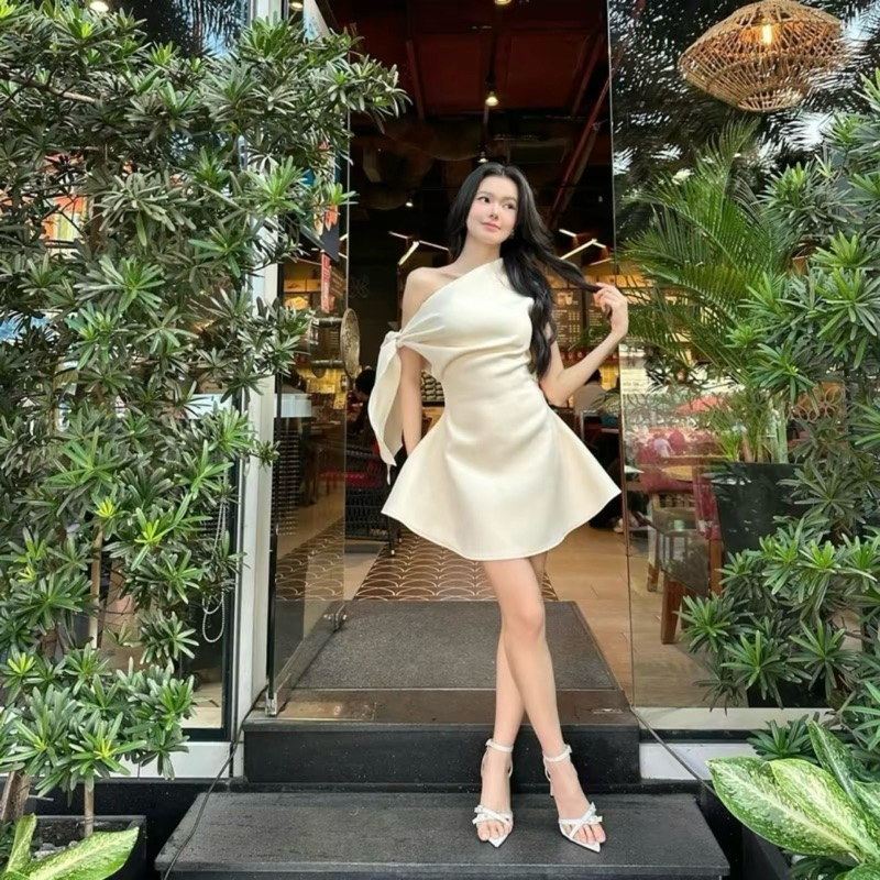 [V1.834] Váy Thiết Kế Lệch Vai Buộc Nơ Chiết Eo Dáng Xoè Sang Chảnh 2 Màu | BigBuy360 - bigbuy360.vn