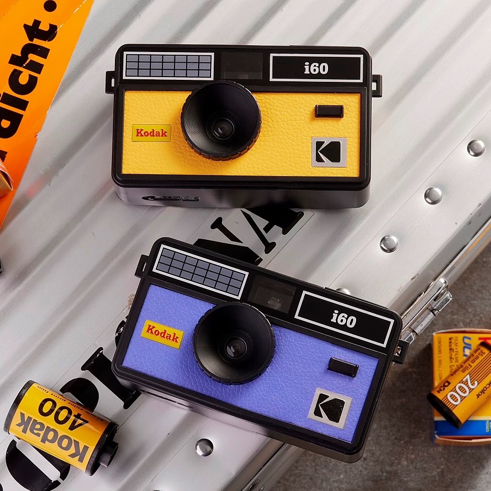 Máy ảnh film 135 Kodak i60, có đèn flash, tặng kèm 1 cuộn kodak 36 tấm, pin, sticker, giấy lau ống k