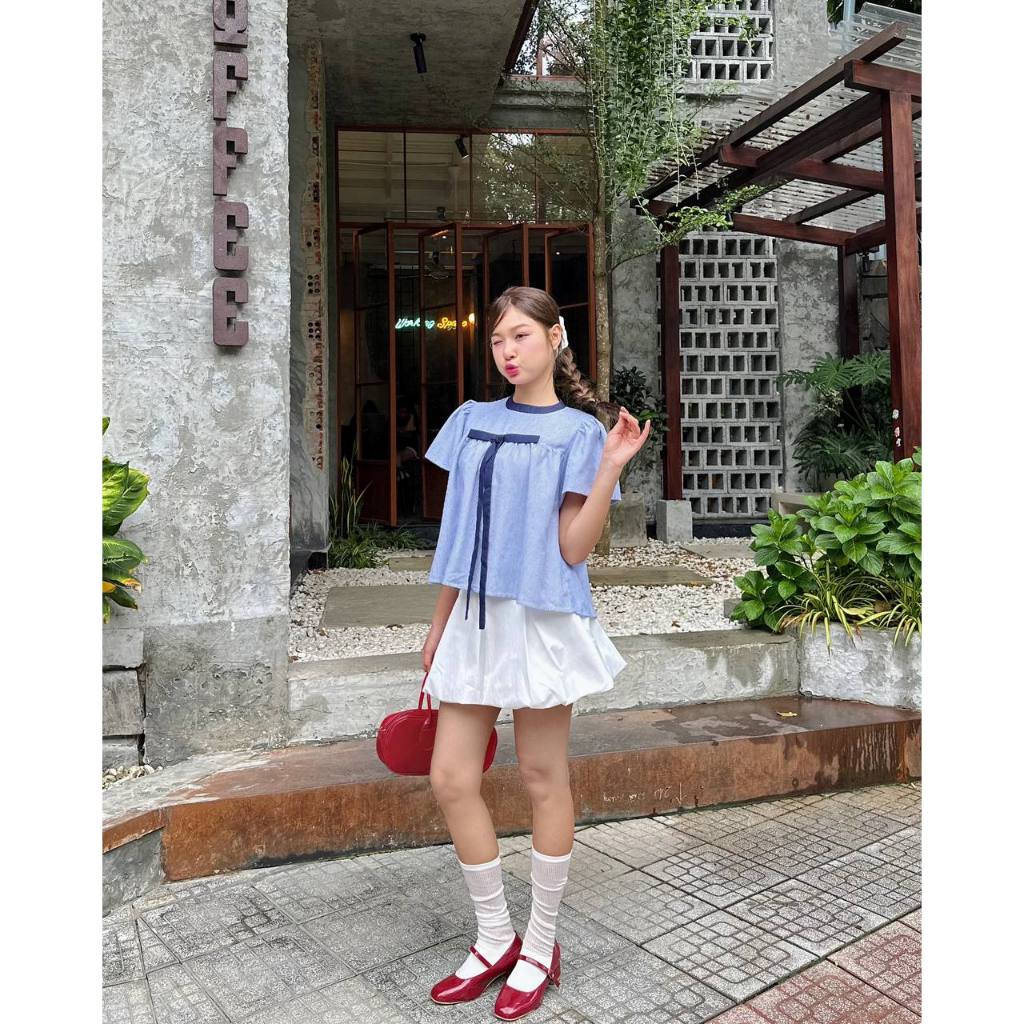Áo kiểu babydoll sọc viền bo cổ tay phồng phối nơ THE C.I.U, áo thiết kế nữ chất cotton sọc form rộng dễ phối – Winnie T | BigBuy360 - bigbuy360.vn