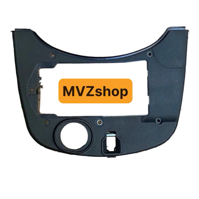 ĐẾ (ỐP) NHỰA KHOÁ YÊN NẮP XĂNG VESPA LX,LXV,S,ET…