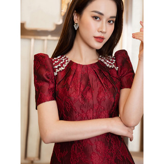 Váy Đỏ Dự Tiệc Cao Cấp Cổ Tròn Đính Đá Chất Liệu Gấm Hoa Phong Cách Trẻ Trung Qúy Phái.