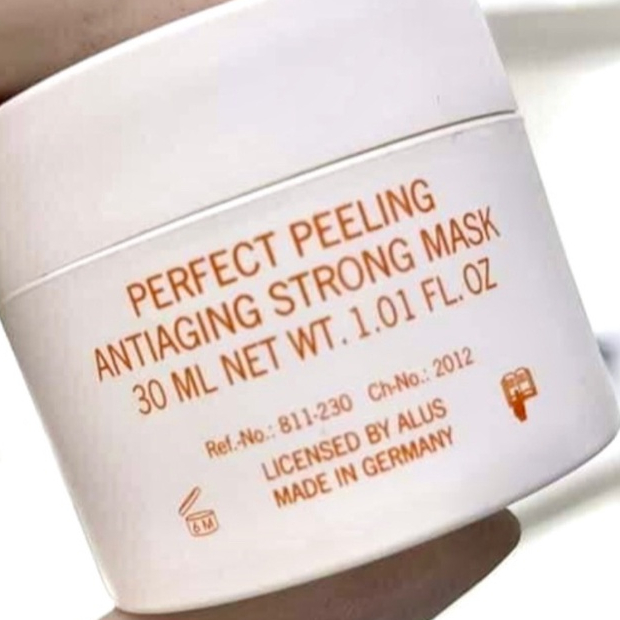 ￼Kem 𝐏𝐞𝐫𝐟𝐞𝐜𝐭 𝐏𝐞𝐞𝐥𝐢𝐧𝐠 𝐀𝐧𝐭𝐢-𝐀𝐠𝐢𝐧𝐠 𝐒𝐭𝐫𝐨𝐧𝐠 𝐌𝐚𝐬𝐤 30 ml