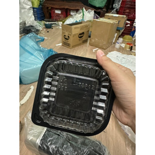 1 lốc x 50  Hộp nhựa đế đen Trắng HT12 , HT 12hộp nhựa Vuông  HT12, hộp đựng xôi, đựng bánh, thực phẩm