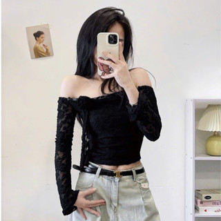 Áo Ren Trễ Vai Phối Hoa Cài Tay Loe Dáng Dài Ôm Body Style Tiểu Thư Hàn Quốc Xinh Xắn