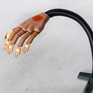 Bàn tay giả học nail có khớp tập làm móng