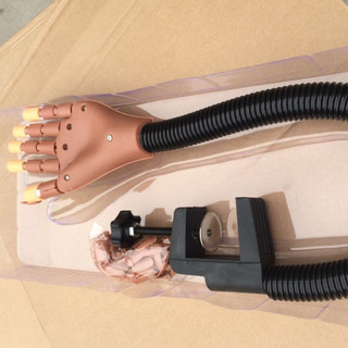 Bàn tay giả học nail có khớp tập làm móng