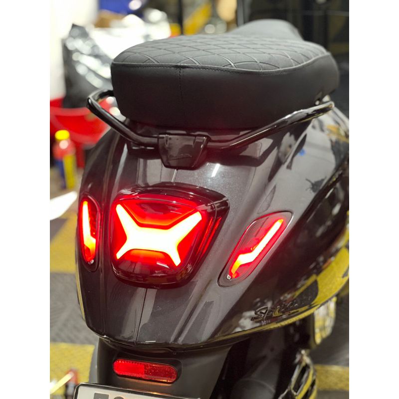 ĐÈN HẬU SAU VESPA TUN LED (LUÔN VIỀN)