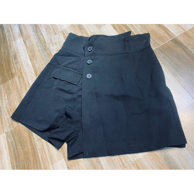 CHÂN VÁY GIẢ QUẦN MÀU ĐEN ( new 90% ) size L